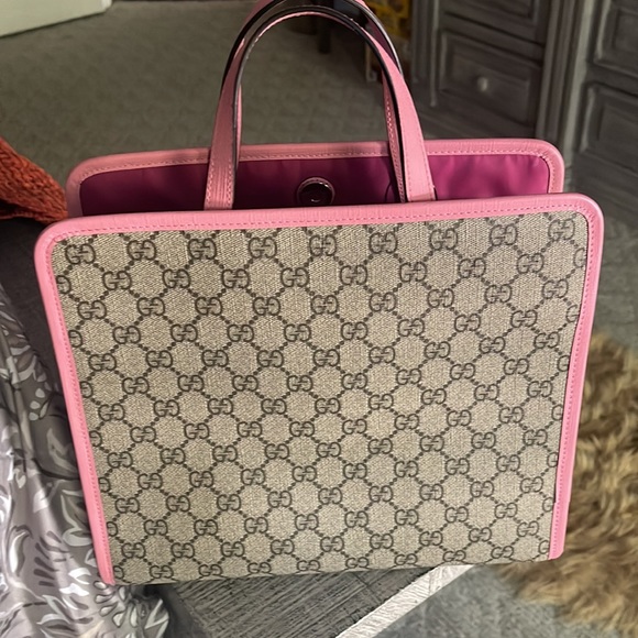 Girls strawberry Gucci Bag - Picture 4 of 4